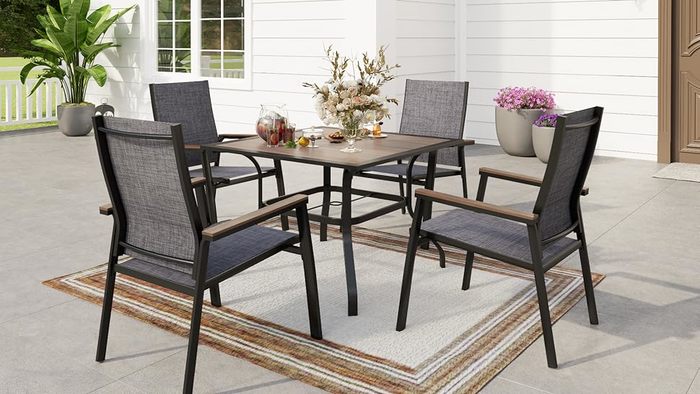 Пластиковая мебель для патио